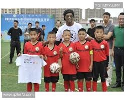 他今天像一位艺术家