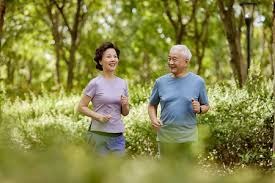 北京国安足协杯夺冠，法比奥荣膺金靴，球员拼尽全力，彰显拼搏精神。